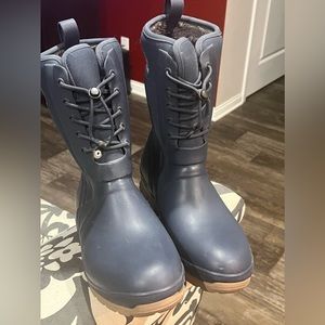 Never worn Bog Insulated Boots Women Size 10